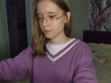girl
        lowress cam image #6354626