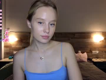 girl
        callme_star cam image #4146807