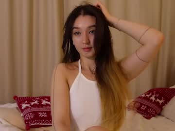 girl
        sarasuo cam image #5870921
