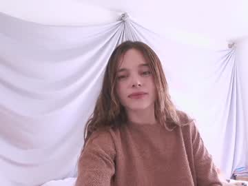girl
        kendalltyler cam image #7015637