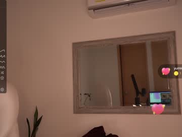 girl
        mykinkybunny cam image #2455278