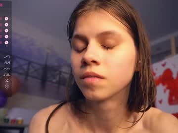 girl
        maydacarls cam image #3983190