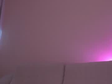 girl
        elena_li cam image #3208764