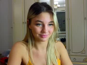 girl
        lilly_mattsson cam image #2410942