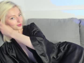 girl
        yournaughtymiss cam image #1765894