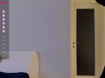 girl
        kittycaitlin cam image #1225694