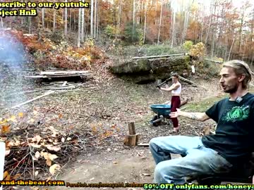 couple
        honeyand_thebear cam image #104586