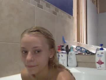 couple
        kellylivenow cam image #4861229