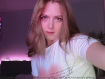 girl
        small_blondee cam image #5017931