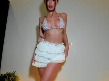 girl
        tootightwithbra cam image #5338017