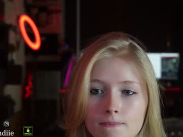 girl
        bestblondiiecb cam image #3077604