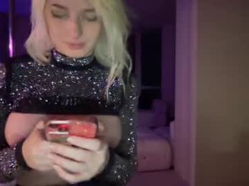 girl
        thtqunt cam image #2874471