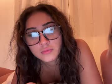 girl
        lillywest cam image #4985075