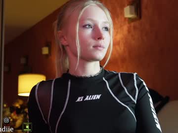 girl
        bestblondiiecb cam image #3057240