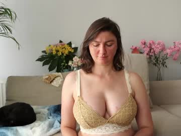 girl
        taralanes cam image #4878967