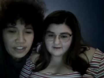 couple
        chunkiiluvrs cam image #555233