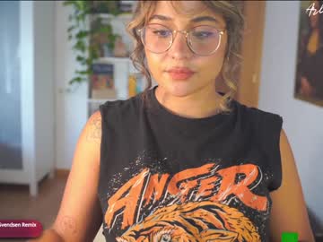 girl
        arletnoa cam image #1892358