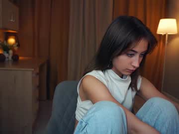 girl
        dieraalkins cam image #4905350