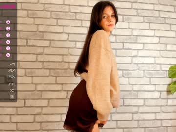 girl
        carolynjacquelins cam image #270684