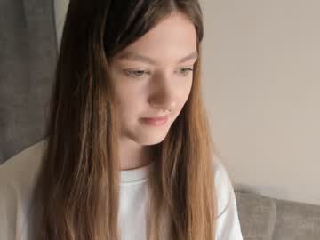 girl
        ohwherearemymanners cam image #3978049