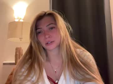 girl
        clairethompsonn cam image #6168371