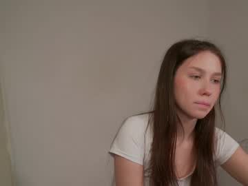 girl
        bumblebeee__ cam image #6662524