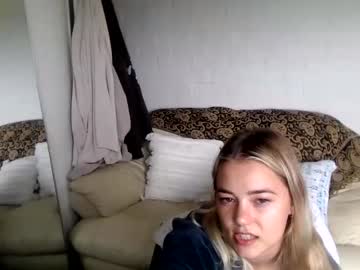girl
        blondee18 cam image #2943511