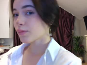 girl
        kr1stinarrow cam image #2151241